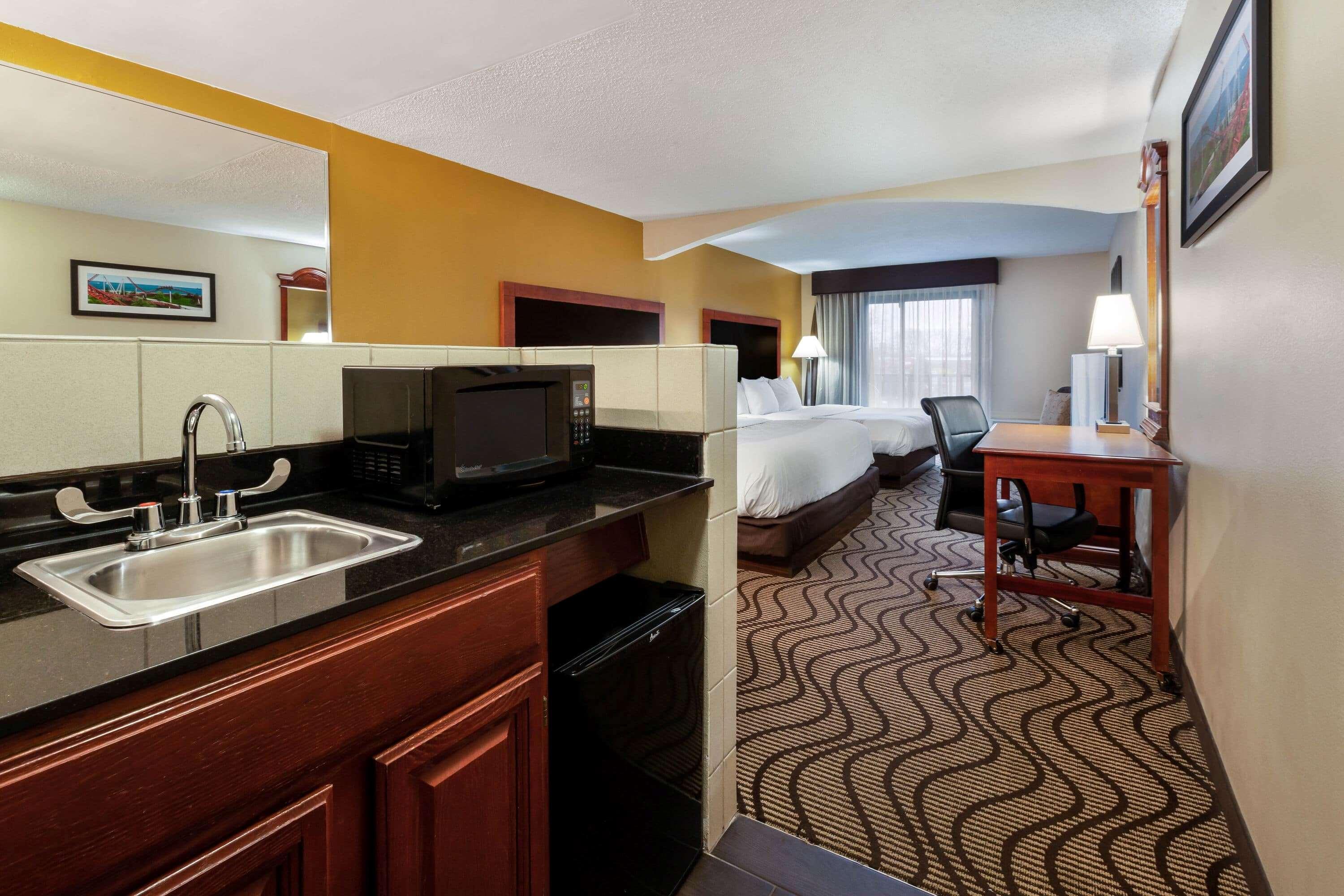 La Quinta Inn By Wyndham Sandusky Near Cedar Point מראה חיצוני תמונה
