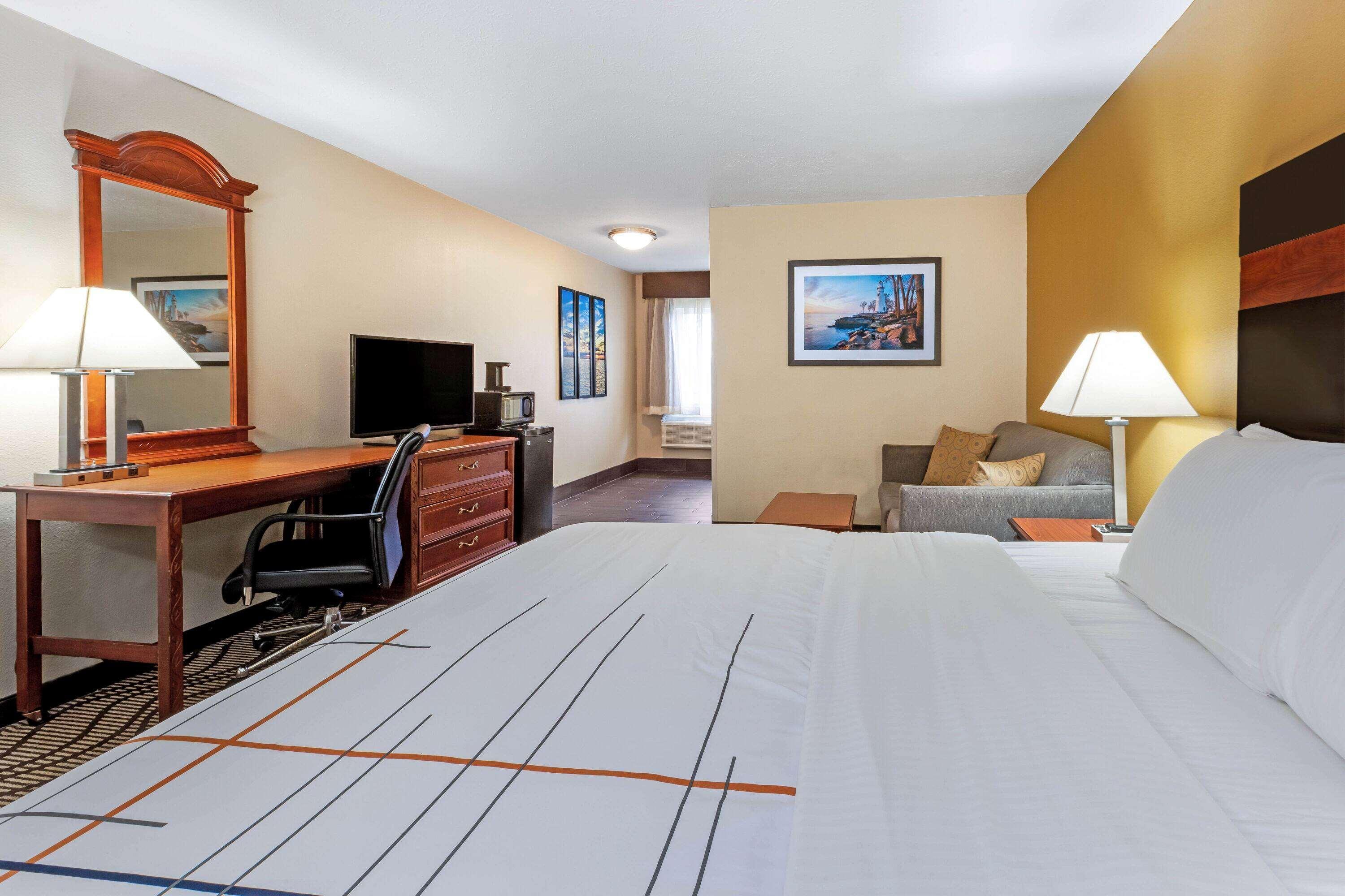 La Quinta Inn By Wyndham Sandusky Near Cedar Point מראה חיצוני תמונה