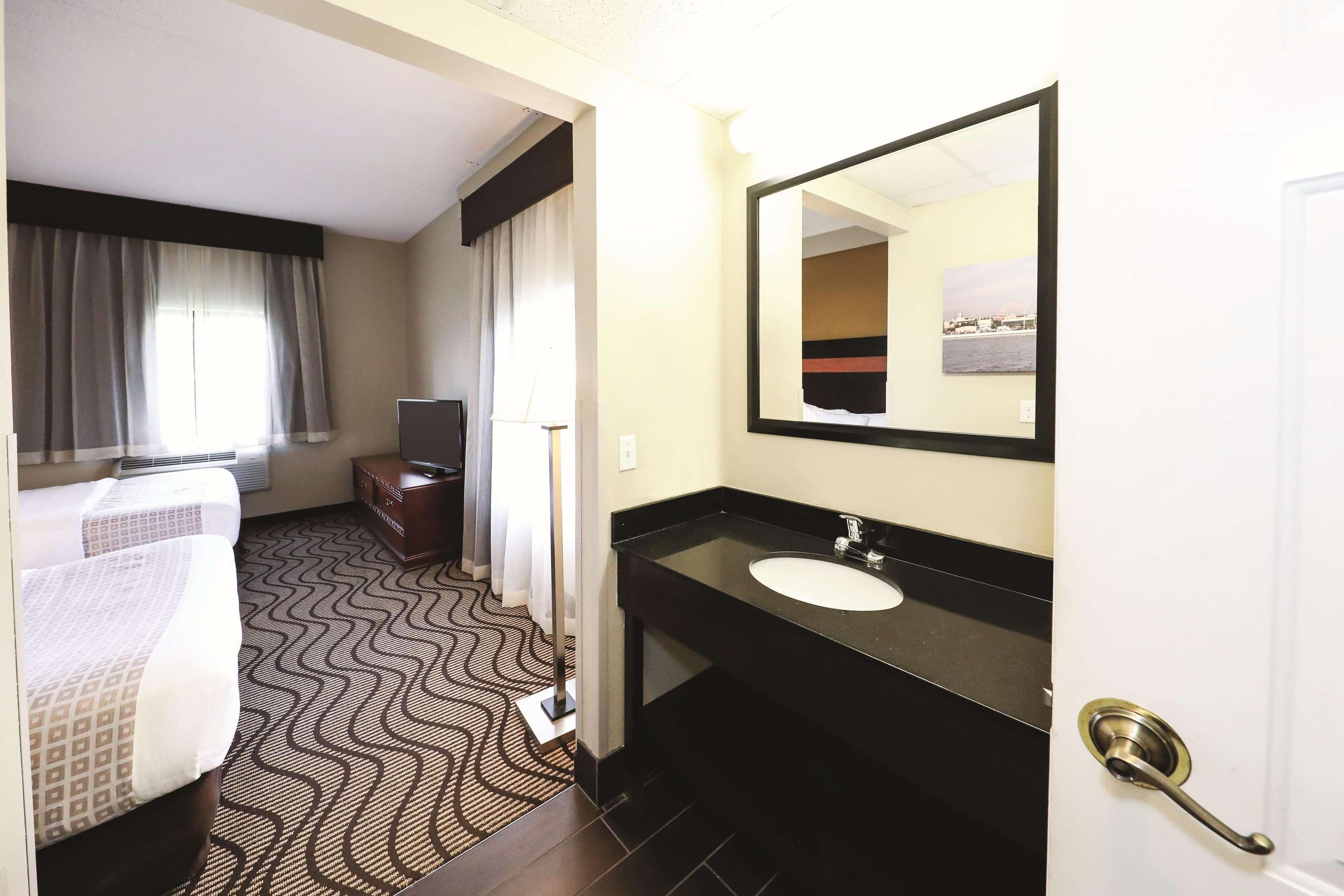 La Quinta Inn By Wyndham Sandusky Near Cedar Point מראה חיצוני תמונה