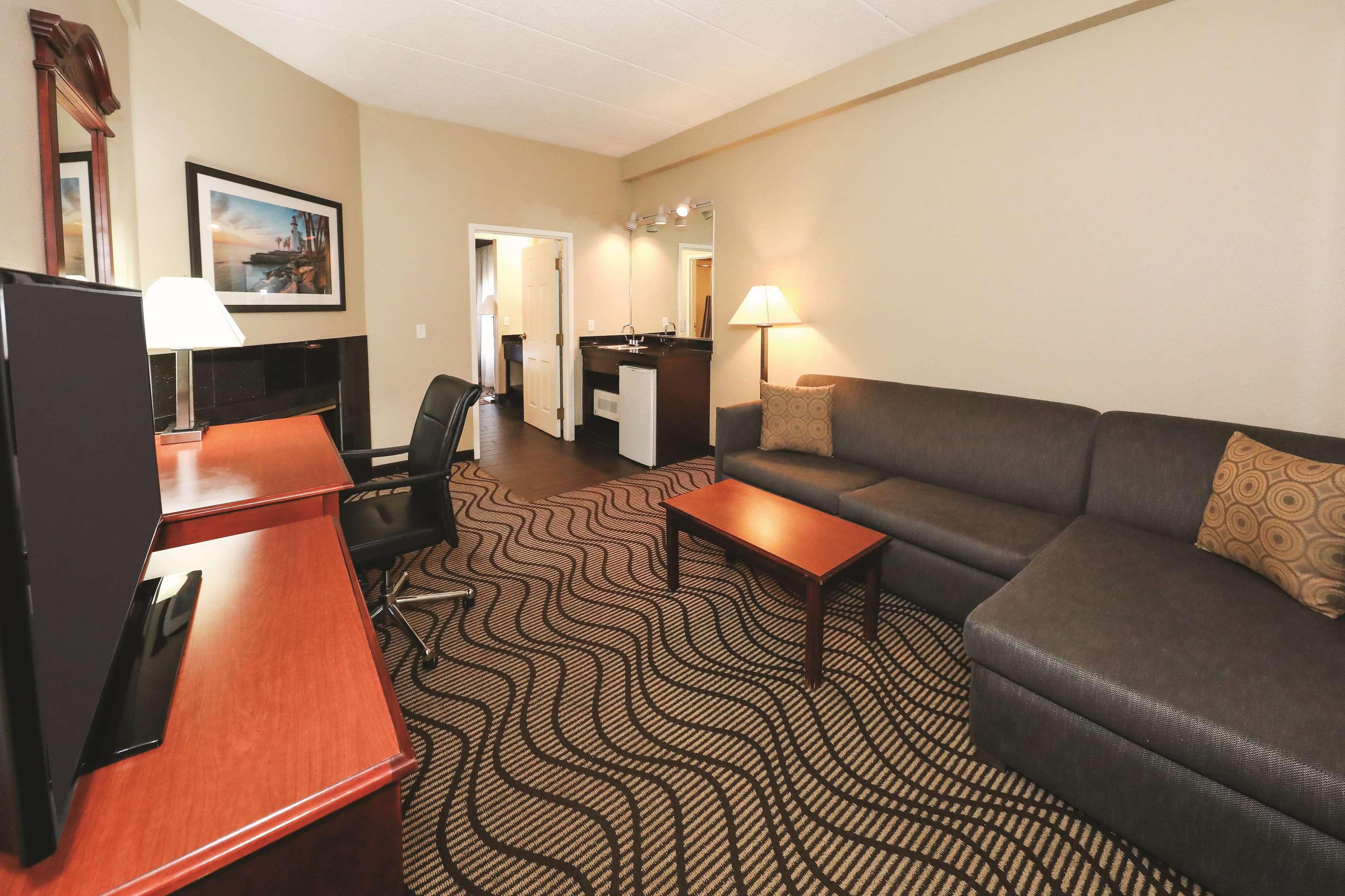 La Quinta Inn By Wyndham Sandusky Near Cedar Point מראה חיצוני תמונה