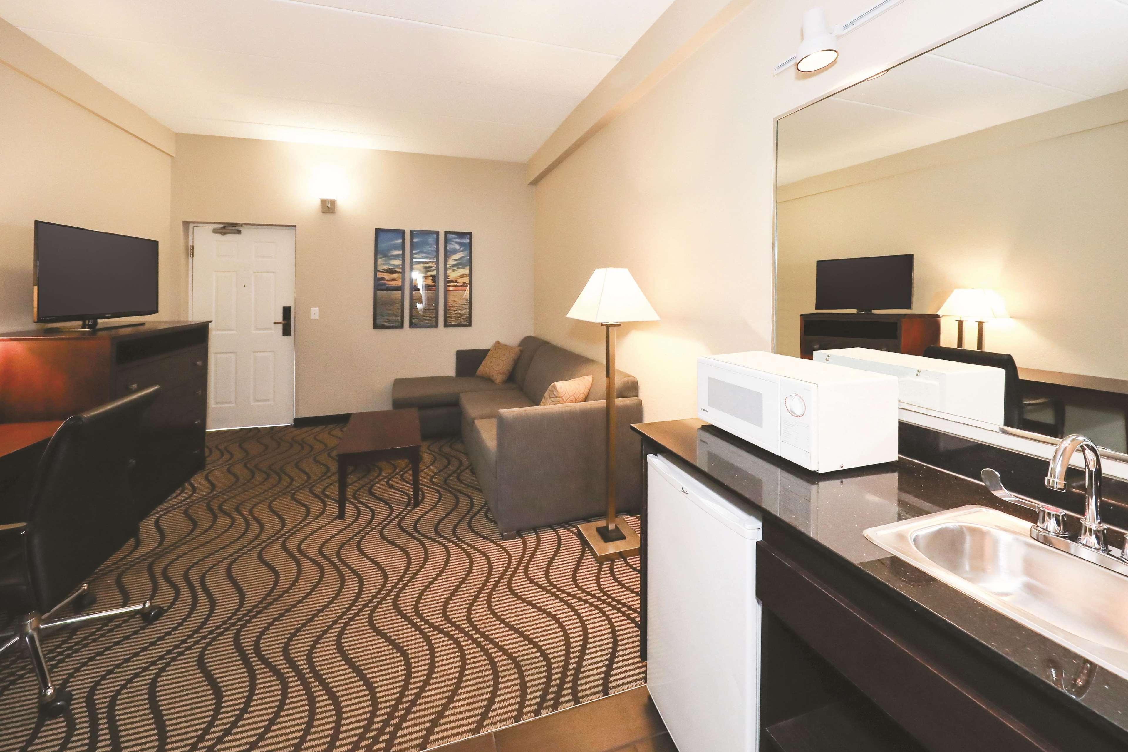 La Quinta Inn By Wyndham Sandusky Near Cedar Point מראה חיצוני תמונה