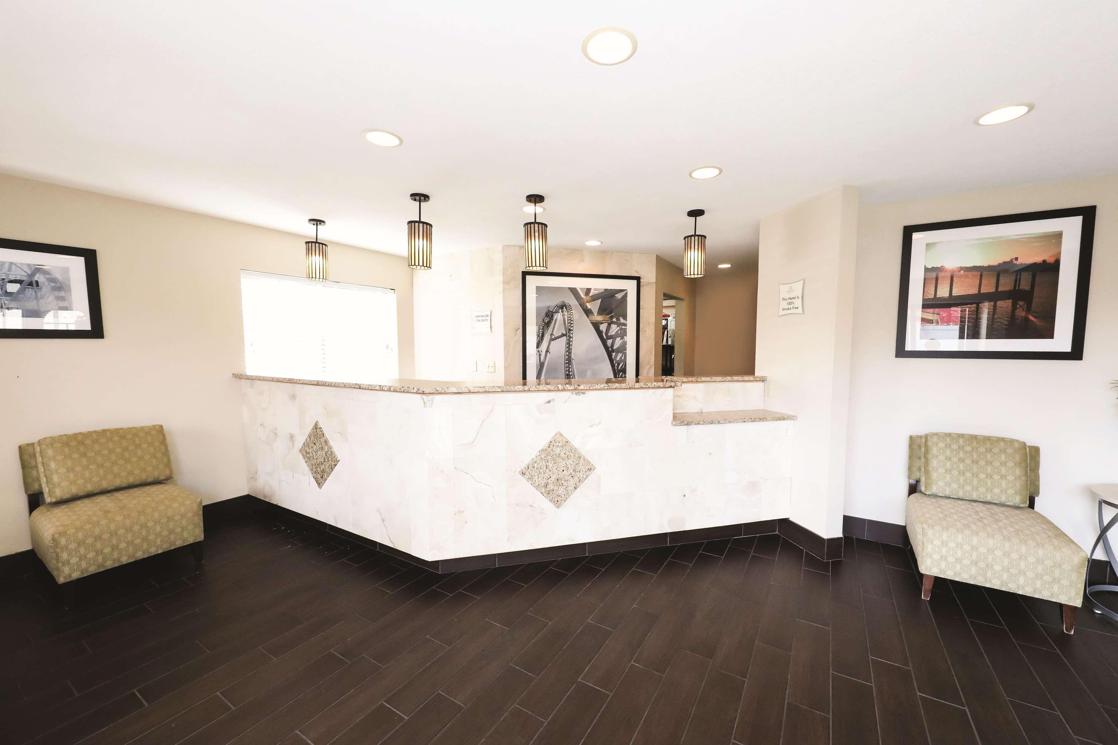 La Quinta Inn By Wyndham Sandusky Near Cedar Point מראה חיצוני תמונה