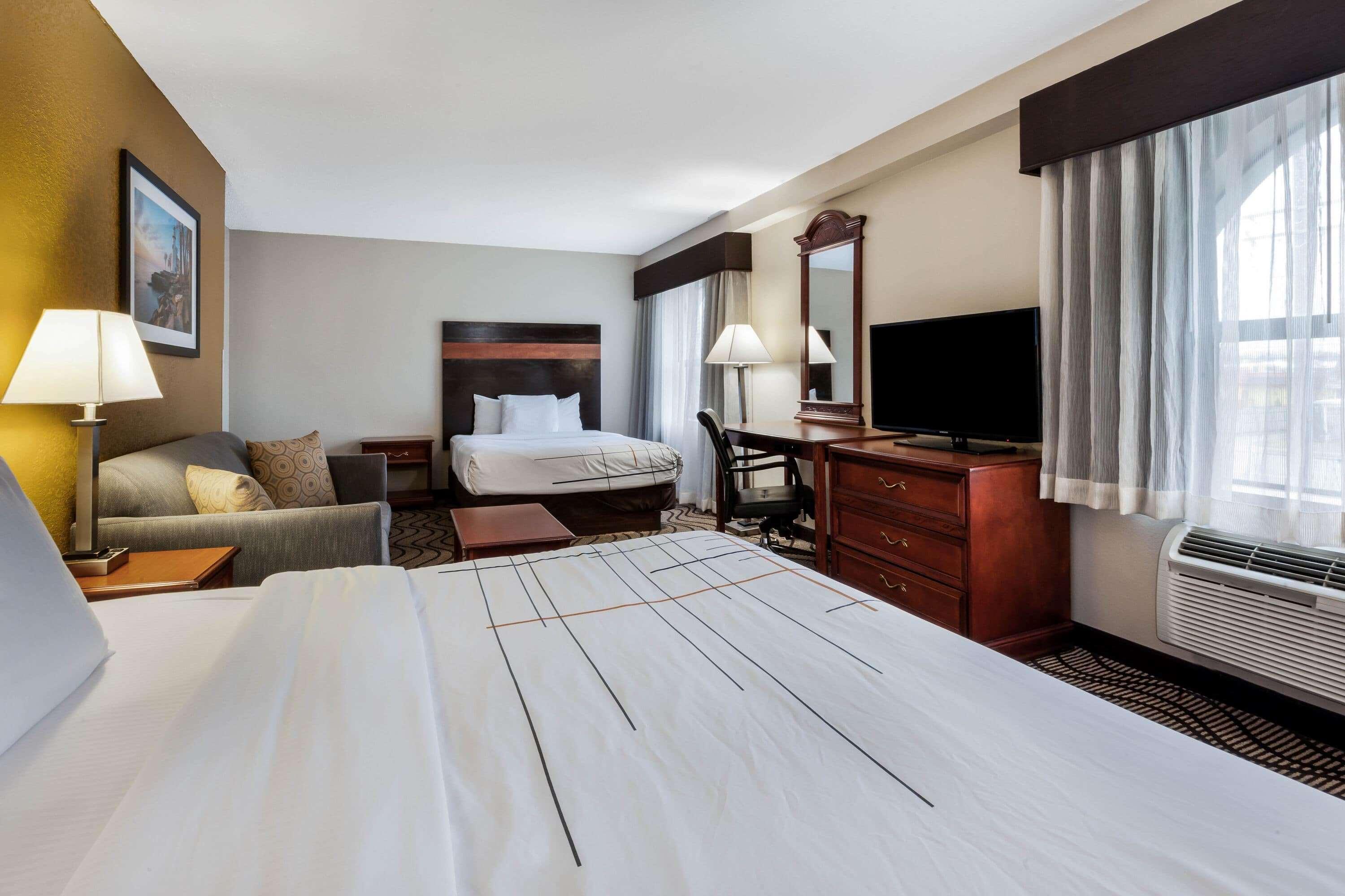La Quinta Inn By Wyndham Sandusky Near Cedar Point מראה חיצוני תמונה