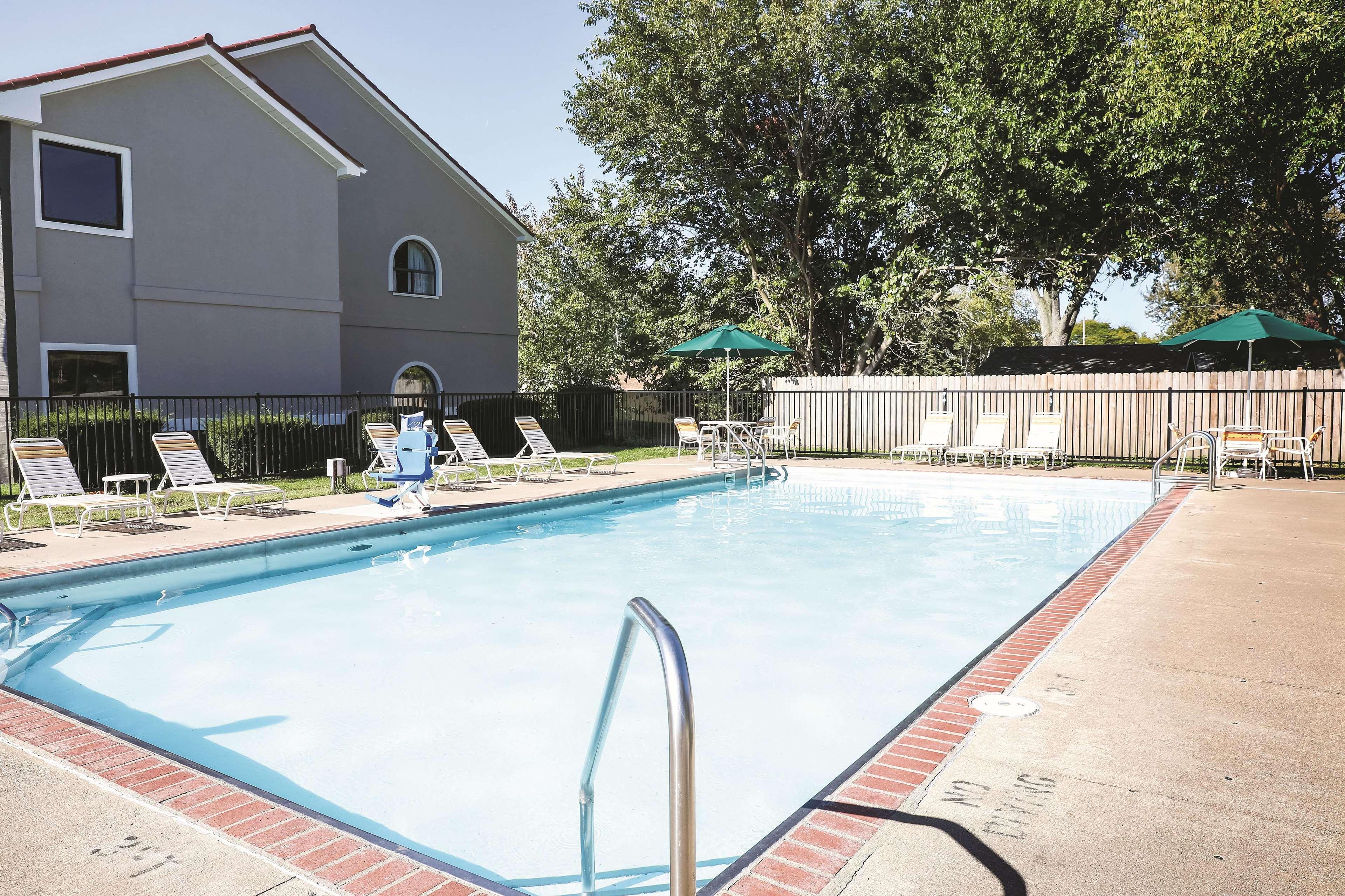 La Quinta Inn By Wyndham Sandusky Near Cedar Point מראה חיצוני תמונה