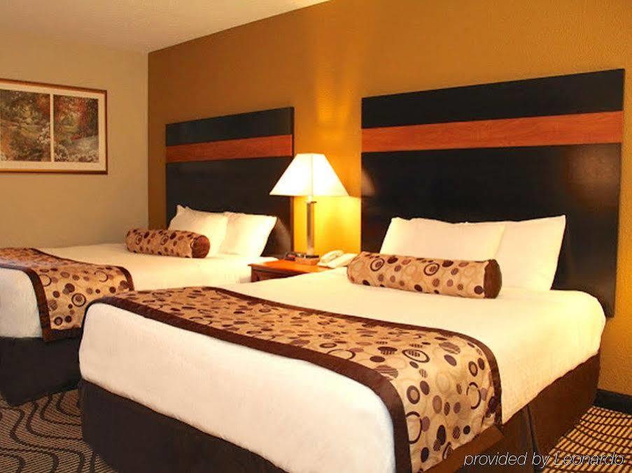 La Quinta Inn By Wyndham Sandusky Near Cedar Point מראה חיצוני תמונה