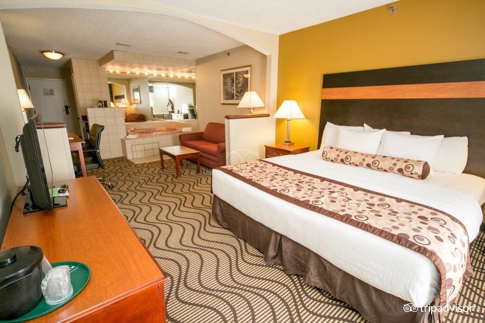La Quinta Inn By Wyndham Sandusky Near Cedar Point מראה חיצוני תמונה