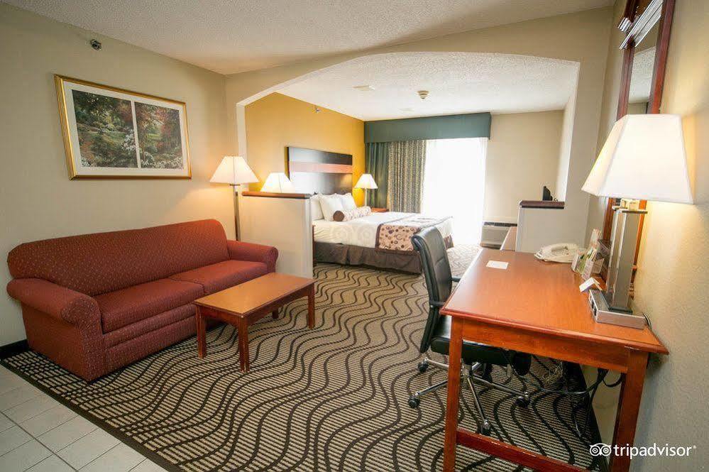 La Quinta Inn By Wyndham Sandusky Near Cedar Point מראה חיצוני תמונה