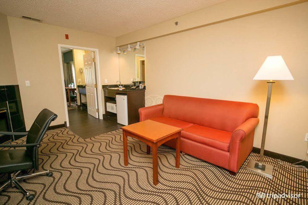 La Quinta Inn By Wyndham Sandusky Near Cedar Point מראה חיצוני תמונה