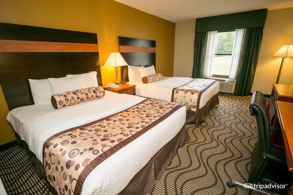 La Quinta Inn By Wyndham Sandusky Near Cedar Point מראה חיצוני תמונה