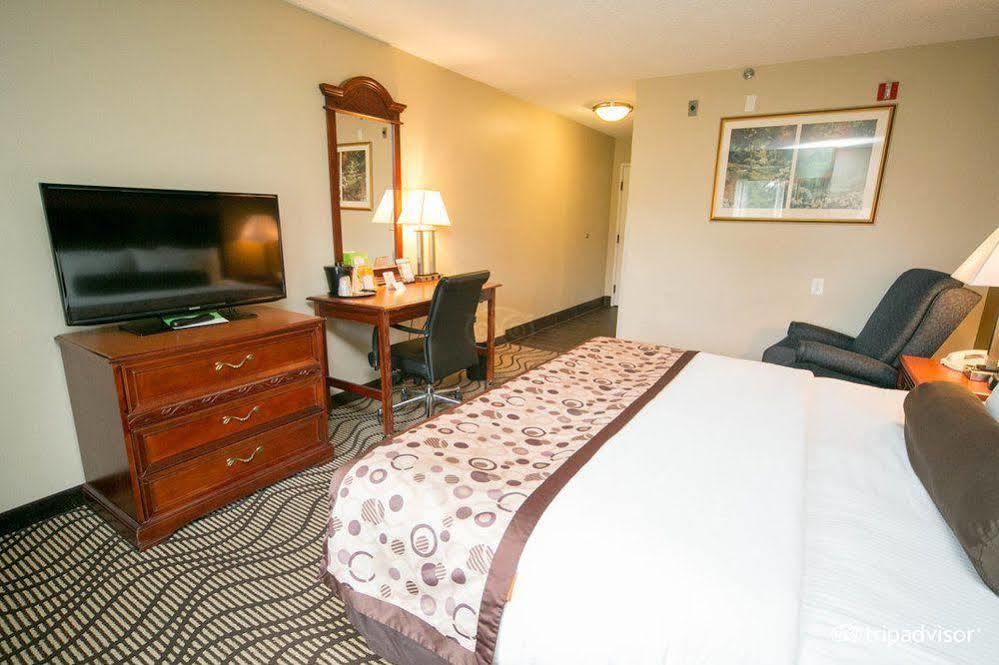 La Quinta Inn By Wyndham Sandusky Near Cedar Point מראה חיצוני תמונה