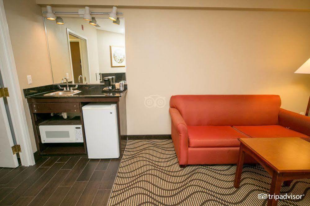 La Quinta Inn By Wyndham Sandusky Near Cedar Point מראה חיצוני תמונה